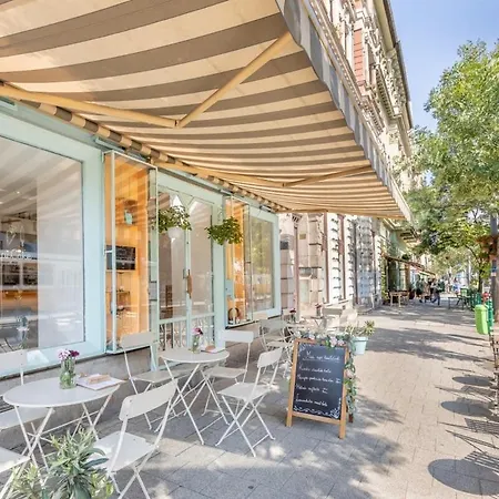 Апартаменты Convenient At Trendy Neighbourhood