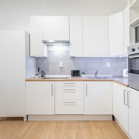 Apartamento Convenient At Trendy Neighbourhood *