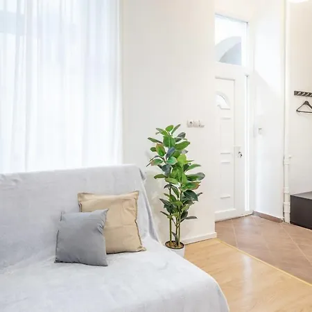 Apartamento Convenient At Trendy Neighbourhood