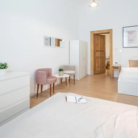 Convenient At Trendy Neighbourhood Apartamento