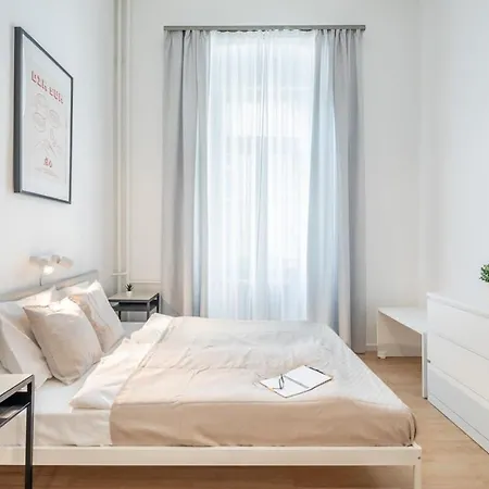 Convenient At Trendy Neighbourhood