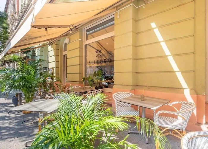 Convenient At Trendy Neighbourhood Апартаменты