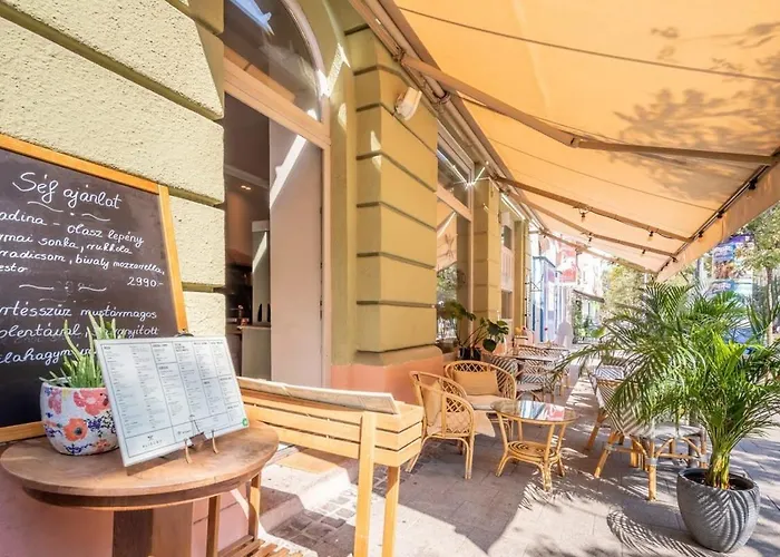 Апартаменты Convenient At Trendy Neighbourhood