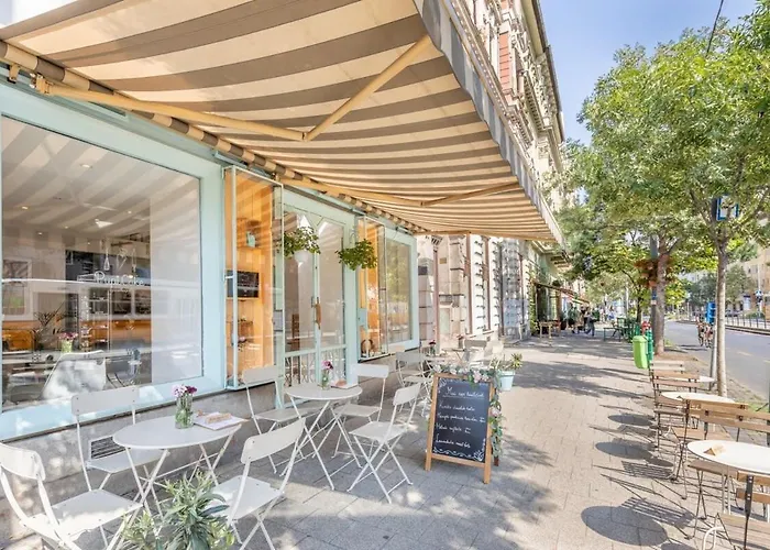 Апартаменты Convenient At Trendy Neighbourhood
