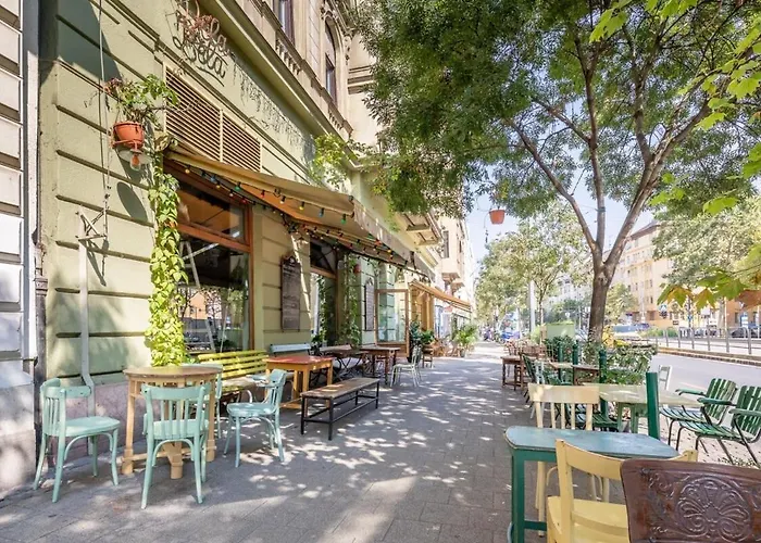 Convenient At Trendy Neighbourhood Апартаменты