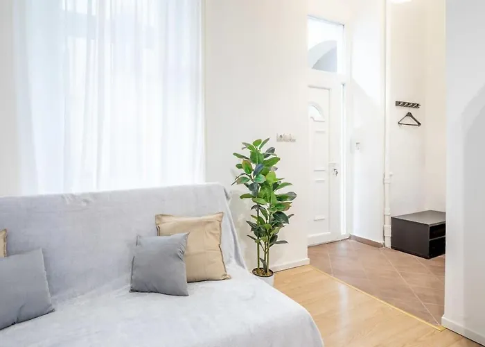 Апартаменты Convenient At Trendy Neighbourhood