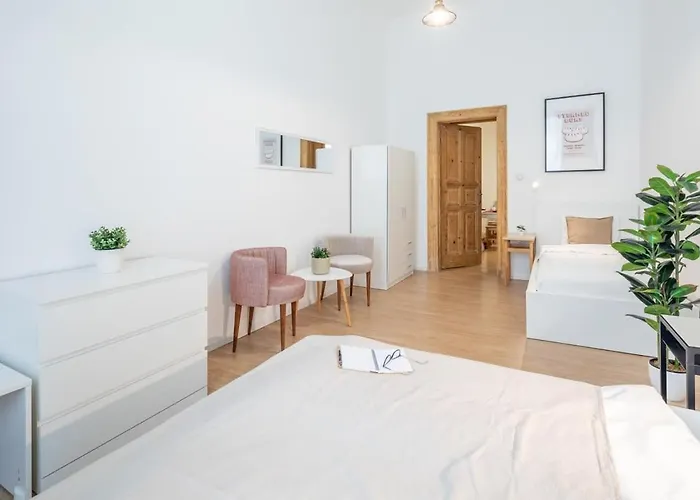 Convenient At Trendy Neighbourhood Апартаменты
