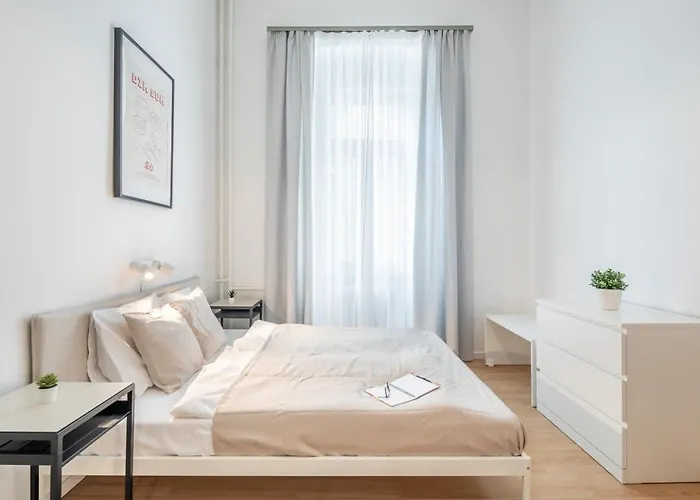 Convenient At Trendy Neighbourhood