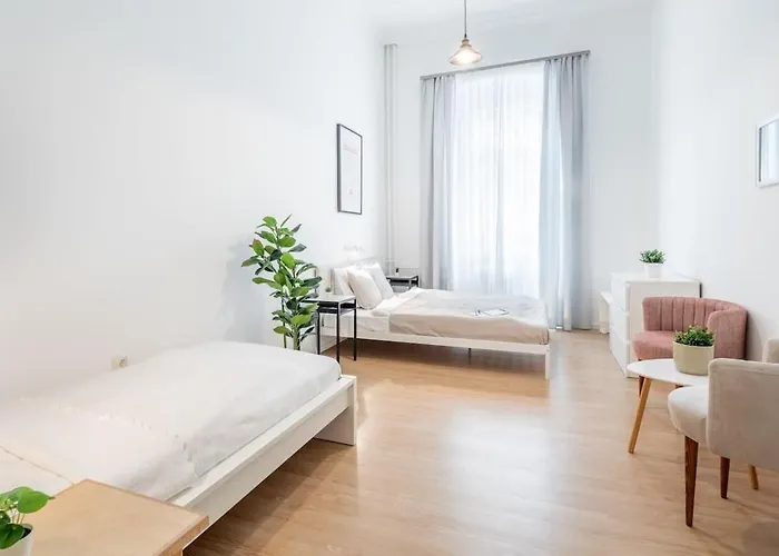 Апартаменты Convenient At Trendy Neighbourhood Будапешт