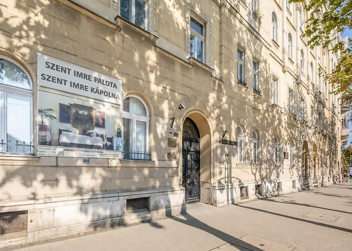 Апартаменты Convenient At Trendy Neighbourhood *