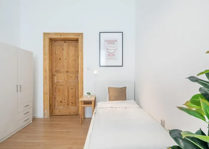 Convenient At Trendy Neighbourhood